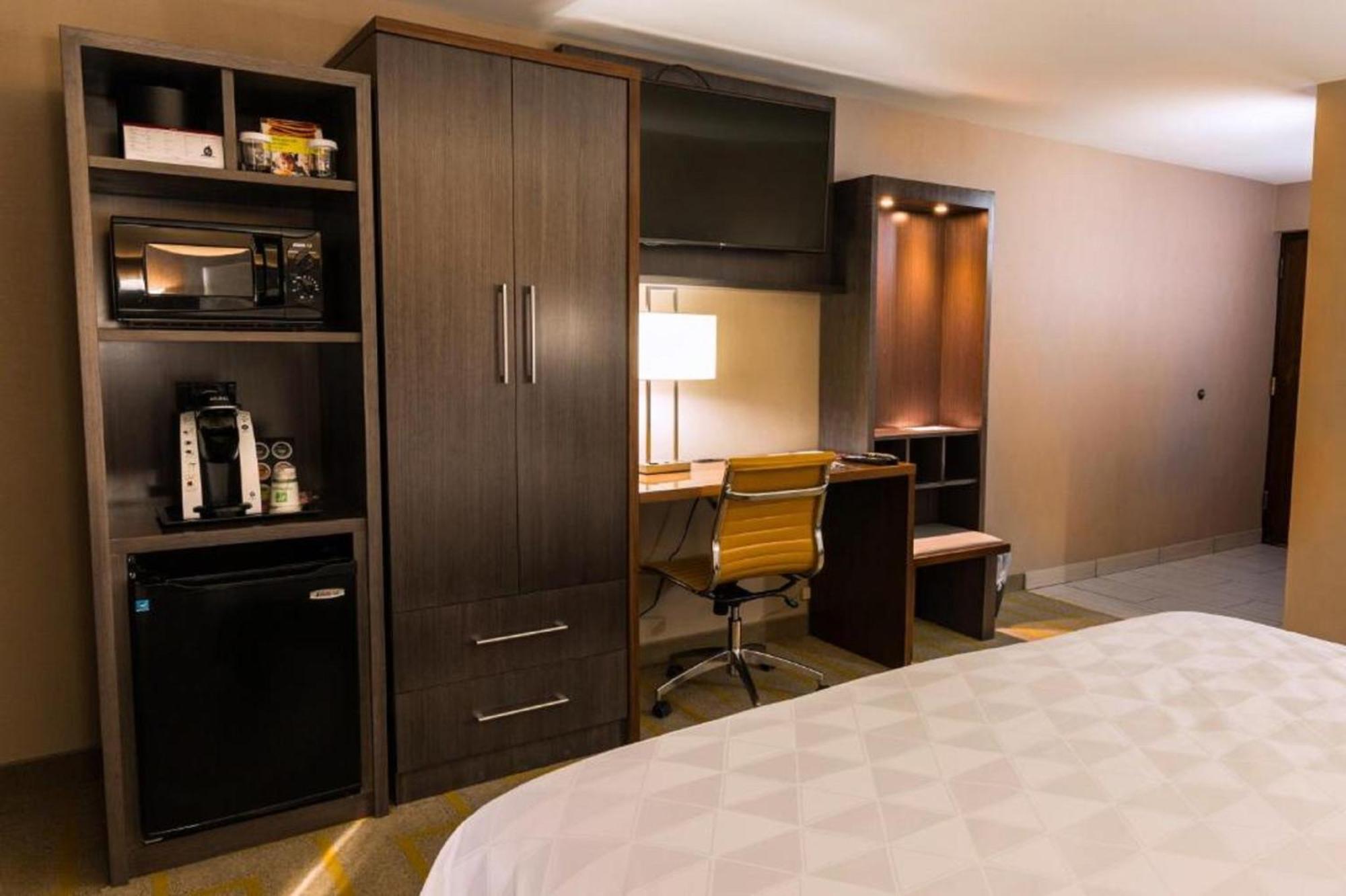 Holiday Inn Chicago Sw-Countryside Confctr By Ihg Zewnętrze zdjęcie